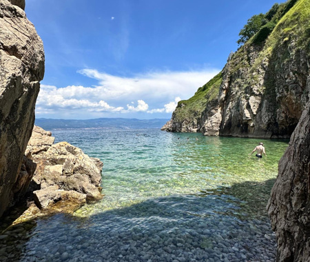 SECRET BEACH VBRNK  