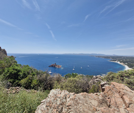 LA ROCHE PERCEE 