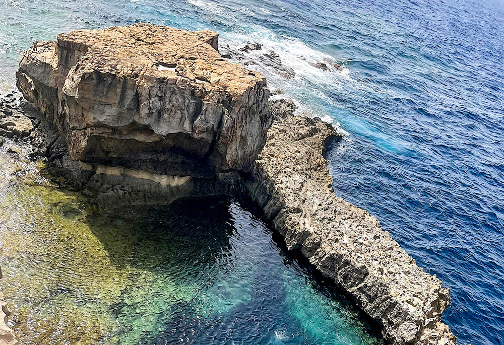 BLUE HOLE & CHIMNEY, Malta, Dive Site Information